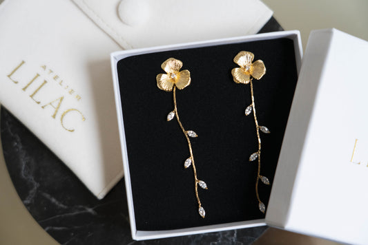 Elegant floral earrings