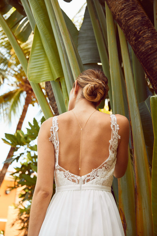 Romantic and elegant back necklace