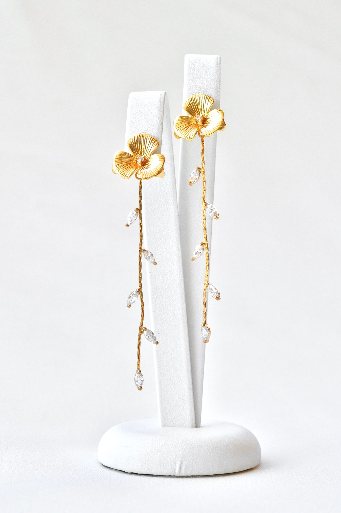 Elegant floral earrings