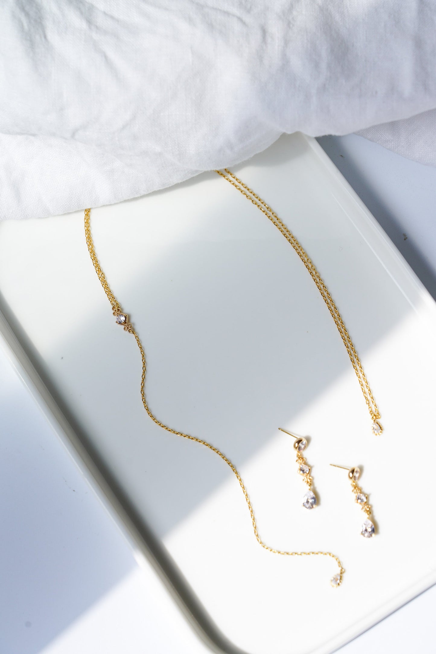 Romantic and elegant back necklace