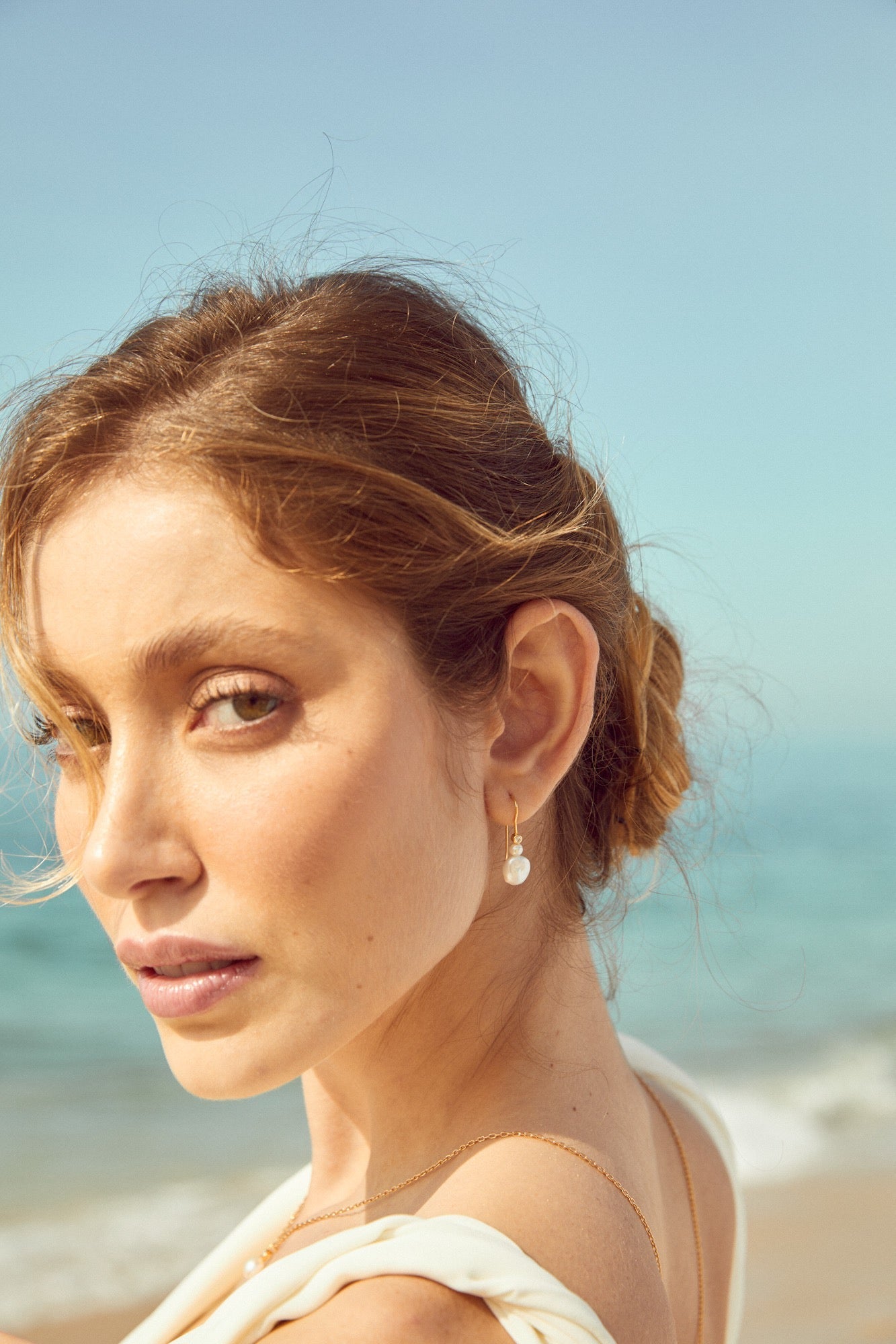 Pearl and zircon earrings