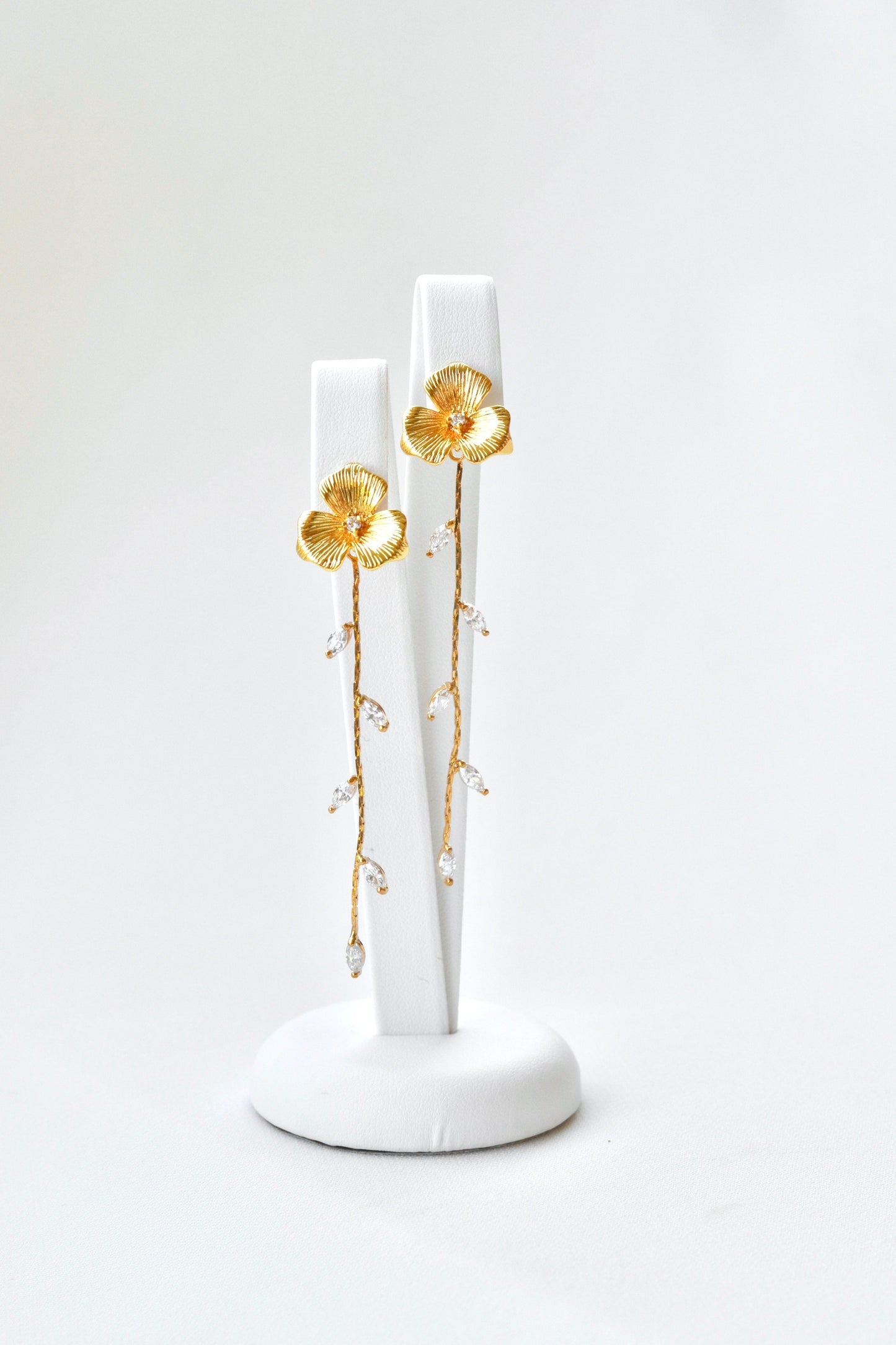 Elegant floral earrings