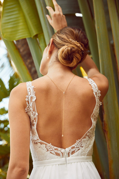 Romantic and elegant back necklace