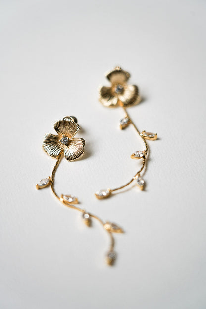 Elegant floral earrings