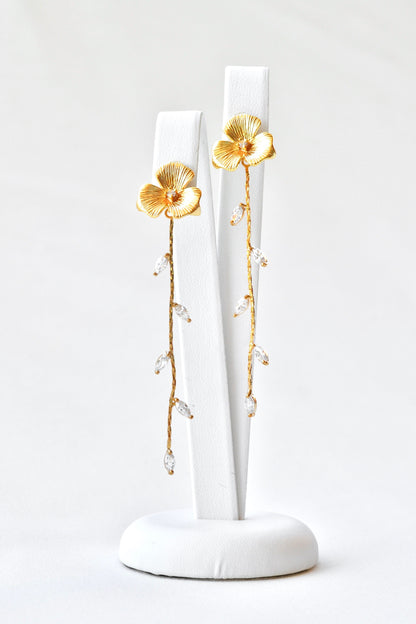 Elegant floral earrings