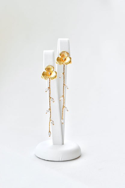 Elegant floral earrings