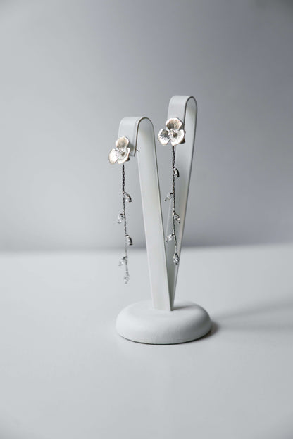 Elegant floral earrings
