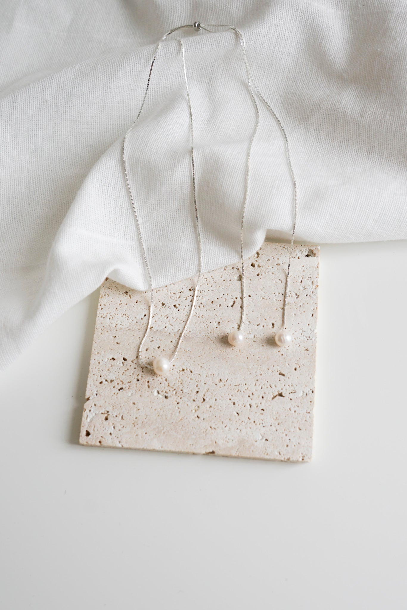 Exquisite - Natural Pearl Back Necklace