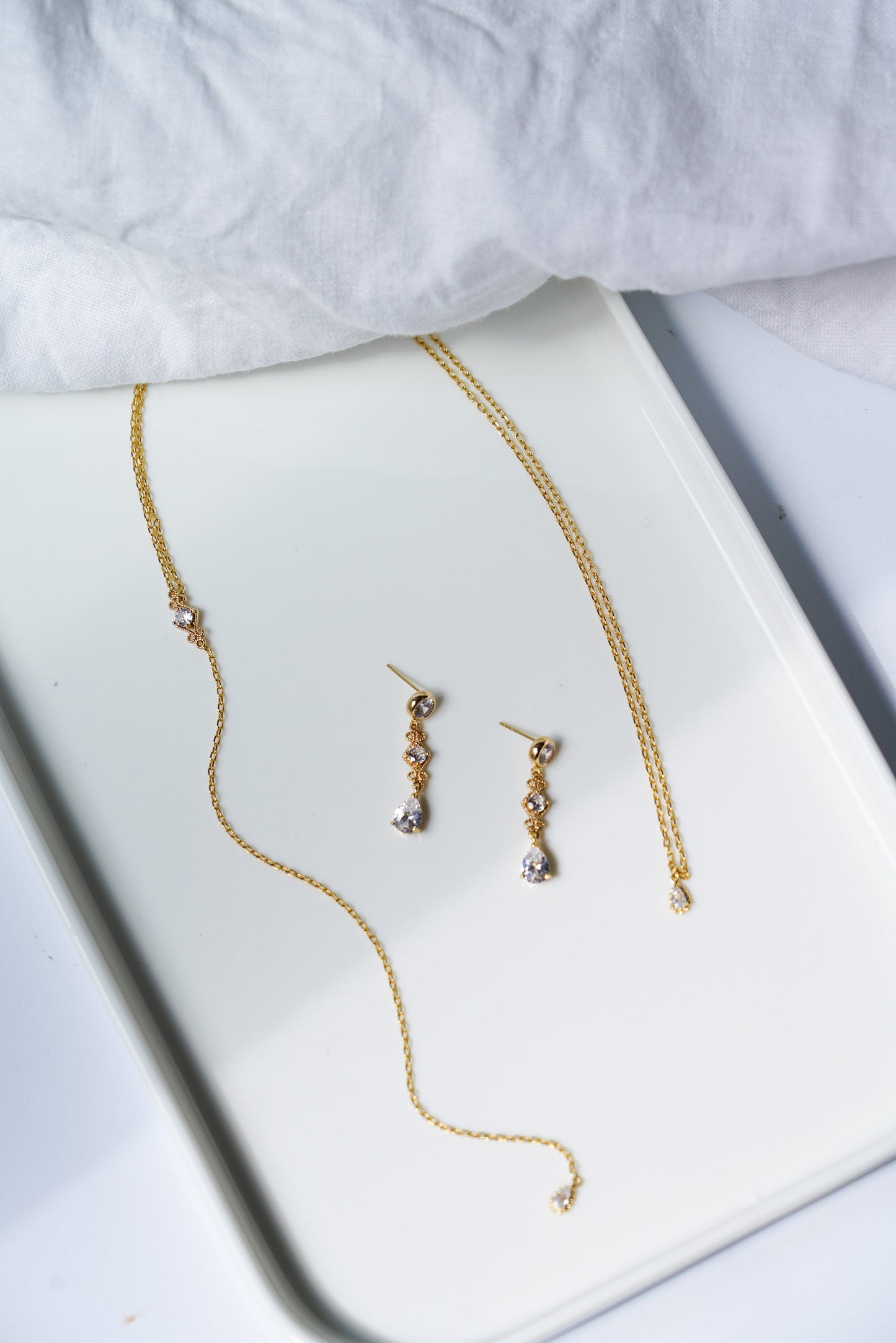 Romantic and elegant back necklace